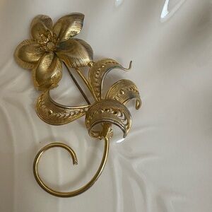 Vintage Gold Floral Brooch